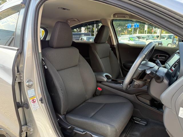 ヴェゼル ハイブリッドＸ　純正ＳＤナビ　バックカメラ　ステアリングリモコン　クルーズコントロール　パドルシフト　電動パーキングブレーキ　ＥＴＣ　シティブレーキアクティブシステム　ＬＥＤヘッドライト　オートライト（14枚目）