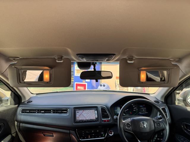 ヴェゼル ハイブリッドＸ　純正ＳＤナビ　バックカメラ　ステアリングリモコン　クルーズコントロール　パドルシフト　電動パーキングブレーキ　ＥＴＣ　シティブレーキアクティブシステム　ＬＥＤヘッドライト　オートライト（19枚目）