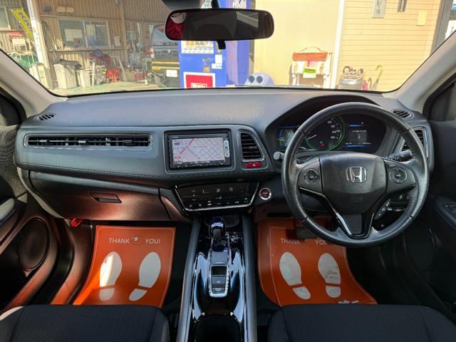 ヴェゼル ハイブリッドＸ　純正ＳＤナビ　バックカメラ　ステアリングリモコン　クルーズコントロール　パドルシフト　電動パーキングブレーキ　ＥＴＣ　シティブレーキアクティブシステム　ＬＥＤヘッドライト　オートライト（20枚目）