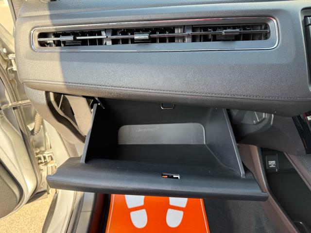 ヴェゼル ハイブリッドＸ　純正ＳＤナビ　バックカメラ　ステアリングリモコン　クルーズコントロール　パドルシフト　電動パーキングブレーキ　ＥＴＣ　シティブレーキアクティブシステム　ＬＥＤヘッドライト　オートライト（28枚目）