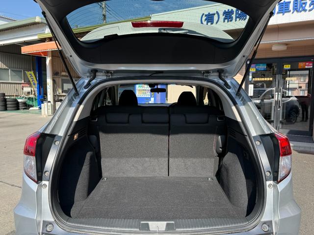 ヴェゼル ハイブリッドＸ　純正ＳＤナビ　バックカメラ　ステアリングリモコン　クルーズコントロール　パドルシフト　電動パーキングブレーキ　ＥＴＣ　シティブレーキアクティブシステム　ＬＥＤヘッドライト　オートライト（35枚目）