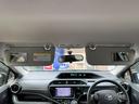 運転席・助手席には鏡付きのサンバイザーがついています。