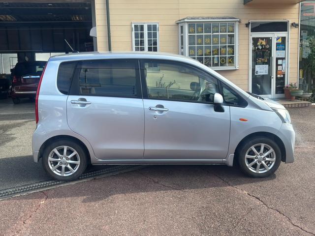 ステラ Ｌリミテッド　４ＷＤ　ＣＤチューナー　ワンオーナー　スマートキー　純正アルミ（4枚目）