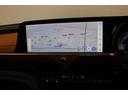 クラウンクロスオーバー ＲＳアドバンスド　４ＷＤ　メモリーナビ　ＥＴＣ　バックカメラ　革シート　アルミホイール　エアロ　フルセグ　オートクルーズコントロール　１００Ｖ電源　衝突防止システム　ＬＥＤヘッドランプ　ドライブレコーダー　スマートキー（6枚目）
