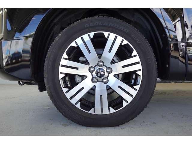 デリカD:5 P オリジナル10.1型ナビ 後席モニター(9枚目)