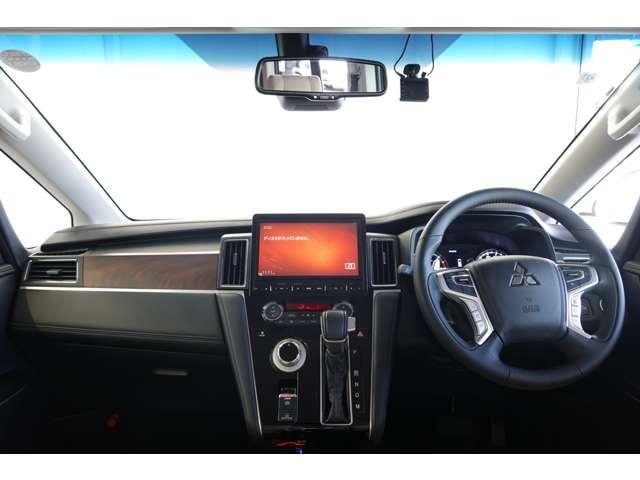 デリカD:5 P オリジナル10.1型ナビ 後席モニター(12枚目)