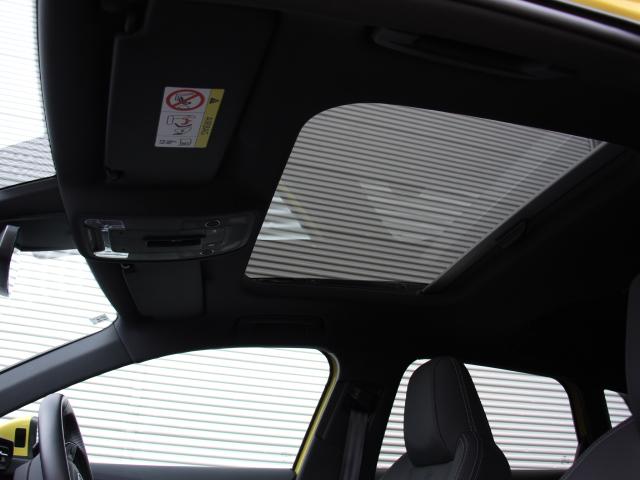 Ａ３ スポーツバック３０ＴＦＳＩ　Ｓライン　サンルーフ／コンビニエンス＆アシスタンスＰＫ／ラグジュアリーＰＫＧ／ＳＬｉｎｅプラスＰＫＧ／ナビゲーションＰＫＧ／テクノロジーＰＫＧ／マトリクスＬＥＤライト／プライバシーガラス／テレビチューナー（16枚目）