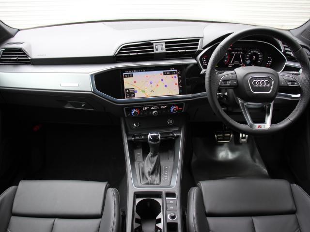 Ｑ３スポーツバック ３５ＴＦＳＩ　Ｓライン　パーシャルレザー／コンビニエンス＆アシスタンスＰＫ／プラスＰＫ／スマートフォンインターフェイス／ＡｐｐｌｅＣａｒＰｌａｙシートヒーター／スマホ充電／アダプティブクルコン／バーチャルコックピット／禁煙（3枚目）