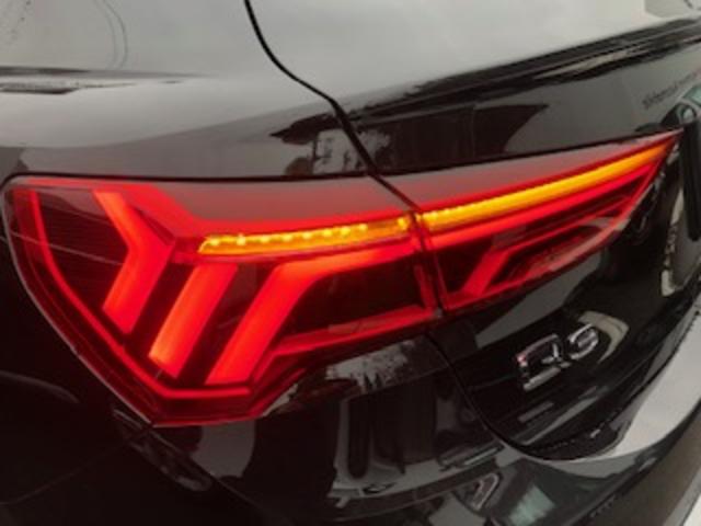 Ｑ３スポーツバック ３５ＴＦＳＩ　Ｓライン　パーシャルレザー／コンビニエンス＆アシスタンスＰＫ／プラスＰＫ／スマートフォンインターフェイス／ＡｐｐｌｅＣａｒＰｌａｙシートヒーター／スマホ充電／アダプティブクルコン／バーチャルコックピット／禁煙（7枚目）