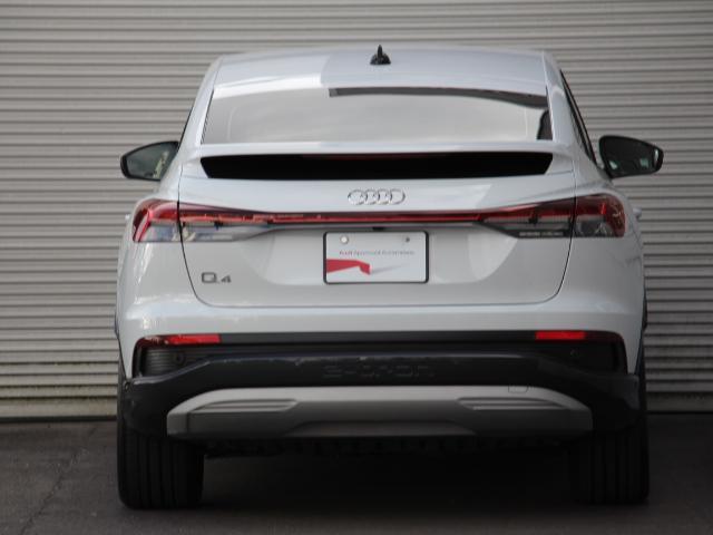 Ｑ４スポーツバック ｅ－トロン ４０　ｅ－ｔｒｏｎ　パーシャルレザー／ＡＤインテリアＰＫ／マトリクスＬＥＤライト／シートヒーター／電動テールゲート／アンビエント／リアＵＳＢ／１９インチＡＷ／アダプティブクルコン／バーチャルコックピット／タイヤ新品／禁煙（11枚目）