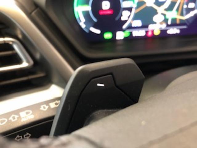 Ｑ４スポーツバック ｅ－トロン ４０　ｅ－ｔｒｏｎ　パーシャルレザー／ＡＤインテリアＰＫ／マトリクスＬＥＤライト／シートヒーター／電動テールゲート／アンビエント／リアＵＳＢ／１９インチＡＷ／アダプティブクルコン／バーチャルコックピット／タイヤ新品／禁煙（22枚目）