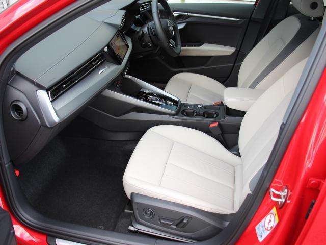 Ａ３セダン ３０ＴＦＳＩアドバンスド　パーシャルレザー／ラグジュアリーＰＫ／コンビニエンス＆アシスタンスライトＰＫ／ナビＰＫＧ／３ゾーンエアコン／シートヒーター／パークアシスト／アダプティブクルコン／バーチャルコックピット／デモカー／禁煙（48枚目）