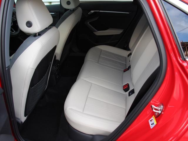 Ａ３セダン ３０ＴＦＳＩアドバンスド　パーシャルレザー／ラグジュアリーＰＫ／コンビニエンス＆アシスタンスライトＰＫ／ナビＰＫＧ／３ゾーンエアコン／シートヒーター／パークアシスト／アダプティブクルコン／バーチャルコックピット／デモカー／禁煙（49枚目）