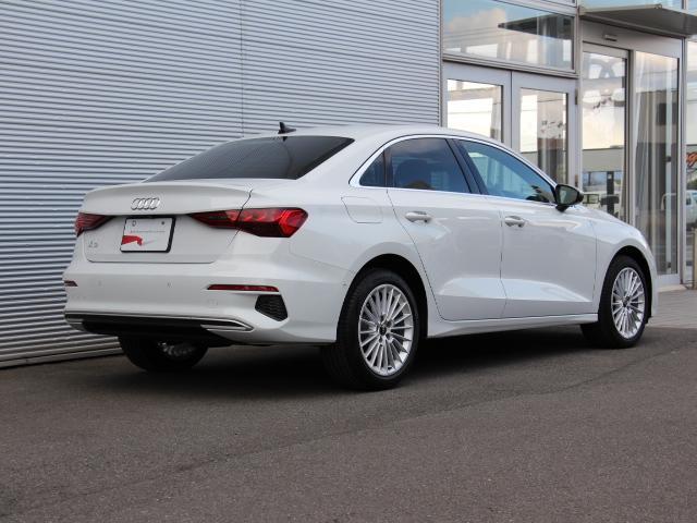 A3セダン 30TFSIアドバンスド コンビニエンス&アシスタンスP/ナビゲーションP/テクノロジーP/地デジTV/パークアシスト/シートヒータ/スマホインターフェイス/スマホ充電/リアUSB/バーチャルコックピット/アダプティブクルコン(2枚目)