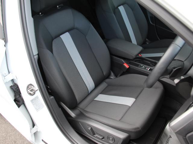 A3セダン 30TFSIアドバンスド コンビニエンス&アシスタンスP/ナビゲーションP/テクノロジーP/地デジTV/パークアシスト/シートヒータ/スマホインターフェイス/スマホ充電/リアUSB/バーチャルコックピット/アダプティブクルコン(4枚目)