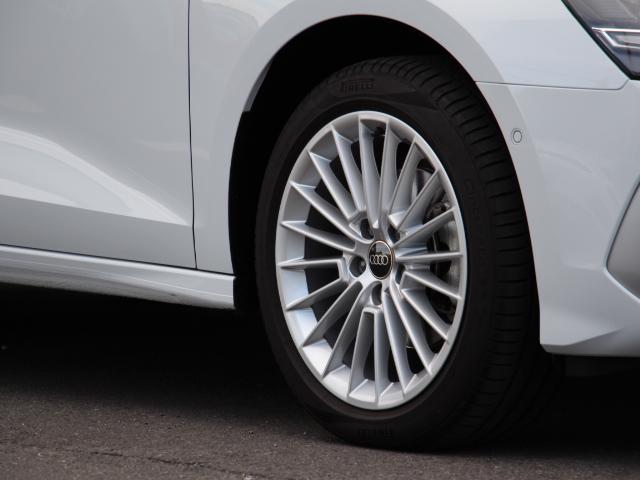 A3セダン 30TFSIアドバンスド コンビニエンス&アシスタンスP/ナビゲーションP/テクノロジーP/地デジTV/パークアシスト/シートヒータ/スマホインターフェイス/スマホ充電/リアUSB/バーチャルコックピット/アダプティブクルコン(5枚目)