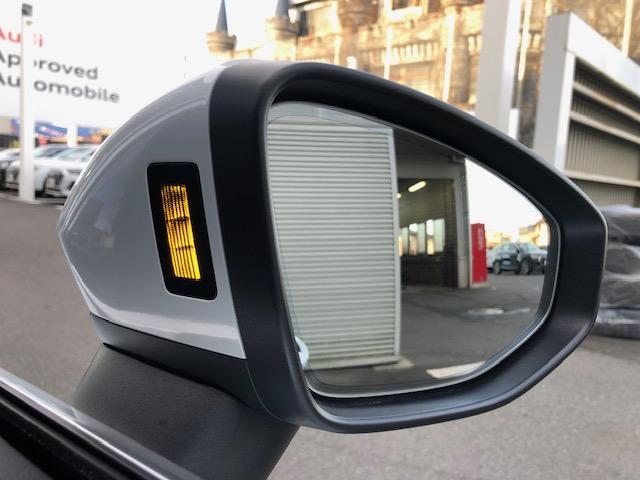 A3セダン 30TFSIアドバンスド コンビニエンス&アシスタンスP/ナビゲーションP/テクノロジーP/地デジTV/パークアシスト/シートヒータ/スマホインターフェイス/スマホ充電/リアUSB/バーチャルコックピット/アダプティブクルコン(16枚目)