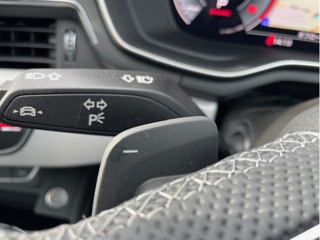 �p�h���V�t�g�I�X�e�A�����O�i�n���h���j���ɂ��郌�o�[�ŁA�l�s�Ԃ̂悤�ɃV�t�g�A�b�v�i�E�j�ƃV�t�g�_�E���i���j��C�ӂɑ���o����@�\�ł�