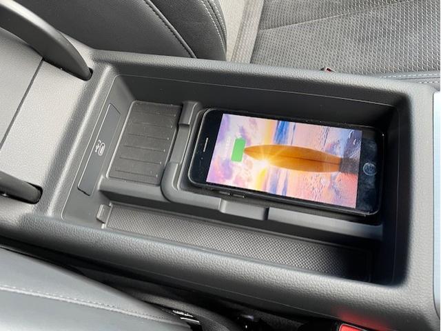 ���C�����X�X�E�`���[�W���O�𑕔��I�X�}�[�g�t�H����u�������ŏ[�d�ł���X�}�z�̎ԍڏ[�d�@�\�i��p�p�b�h�ɒu�������j���w���A�ȒP�ŕ֗��ł��I