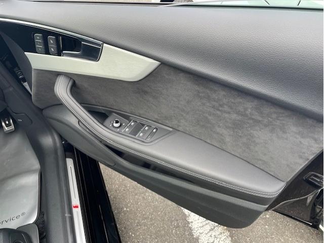 �t�����g�E�h�A�p�l���I