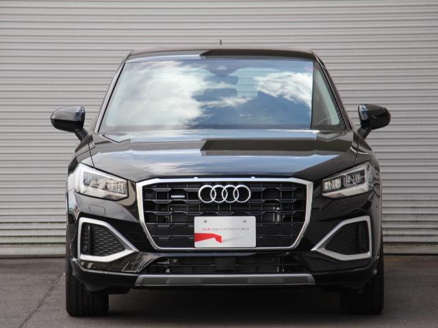 ���p�`�̃��`�[�t���C���T�[�g���ꂽ�W�p�`�̃V���O���t���[���̈ʒu�͏]�������킸���ɉ������A�t�����g�Z�N�V�����̕��̍L������������A�k�d�c�w�b�h���C�g�ƂƂ��ɃV���[�v��ۂ�^���Ă���I