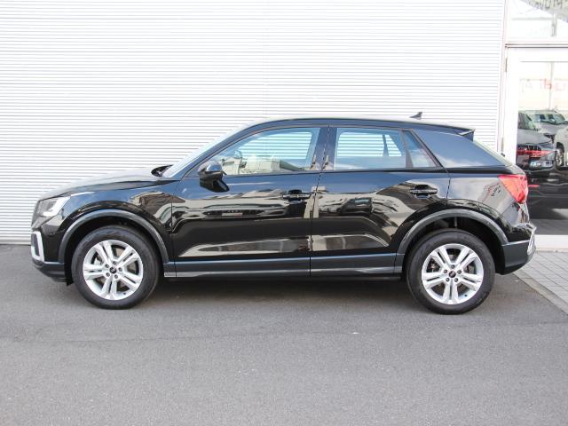 �{���l�b�g��[�ɂ͂R�����X���b�g��݂����B����ɊJ�������g�債���t�����g�o���p�[�I