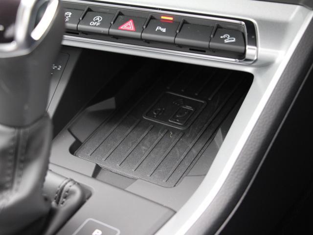 Ｑ３スポーツバック ３５ＴＦＳＩ　ブラックパーシャルレザーシート　コンビニ＆アシスタンスパッケージ　ラグジュアリーパッケージ　パドルシフト　スマートフォンインターフェース　１８インチアルミ　ワンオーナー　禁煙（23枚目）