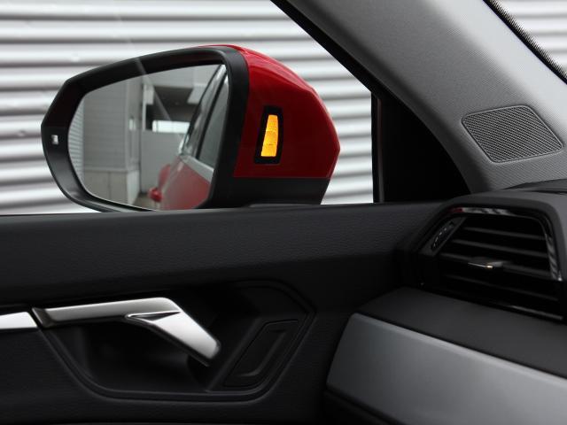 Ｑ３スポーツバック ３５ＴＦＳＩ　ベージュ革シート　ラグジュアリーＰＫＧ　コンビニ＆アシスタンスＰＫＧ　バーチャルコックピット　アクティブクルーズコントロール　３スポークステアリング　ワイヤレススマホ充電　１８インチアルミ　禁煙（16枚目）