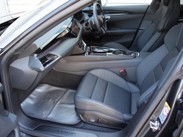 e-トロンGTクワトロ ベースグレード パーシャルレザー/テクノロジーPKG/20インチアルミ/マトリクスLEDライト/レーザーライト/ブレーキタングステンコーティング/レッドキャリパー/バング&オルフセンサウンド/プライバシーガラス/禁煙(6枚目)