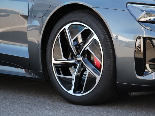 e-トロンGTクワトロ ベースグレード パーシャルレザー/テクノロジーPKG/20インチアルミ/マトリクスLEDライト/レーザーライト/ブレーキタングステンコーティング/レッドキャリパー/バング&オルフセンサウンド/プライバシーガラス/禁煙(9枚目)