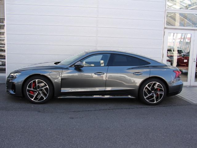 e-トロンGTクワトロ ベースグレード パーシャルレザー/テクノロジーPKG/20インチアルミ/マトリクスLEDライト/レーザーライト/ブレーキタングステンコーティング/レッドキャリパー/バング&オルフセンサウンド/プライバシーガラス/禁煙(11枚目)