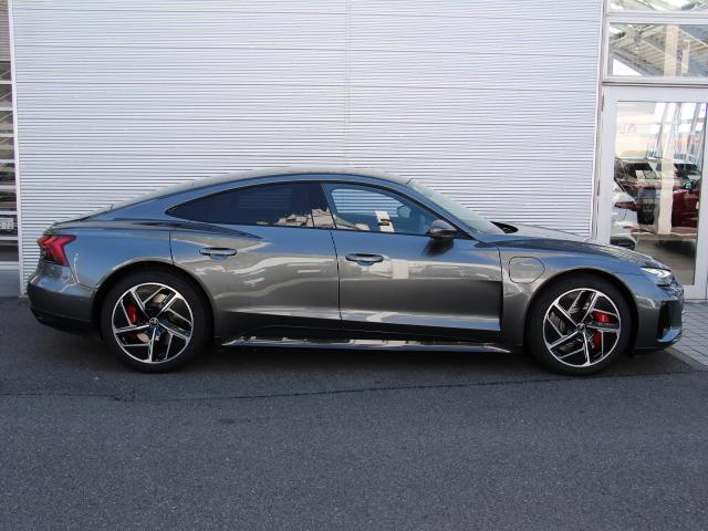 e-トロンGTクワトロ ベースグレード パーシャルレザー/テクノロジーPKG/20インチアルミ/マトリクスLEDライト/レーザーライト/ブレーキタングステンコーティング/レッドキャリパー/バング&オルフセンサウンド/プライバシーガラス/禁煙(12枚目)