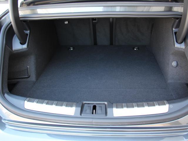 e-トロンGTクワトロ ベースグレード パーシャルレザー/テクノロジーPKG/20インチアルミ/マトリクスLEDライト/レーザーライト/ブレーキタングステンコーティング/レッドキャリパー/バング&オルフセンサウンド/プライバシーガラス/禁煙(17枚目)