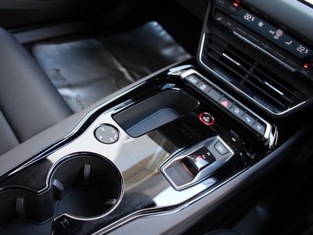 e-トロンGTクワトロ ベースグレード パーシャルレザー/テクノロジーPKG/20インチアルミ/マトリクスLEDライト/レーザーライト/ブレーキタングステンコーティング/レッドキャリパー/バング&オルフセンサウンド/プライバシーガラス/禁煙(30枚目)