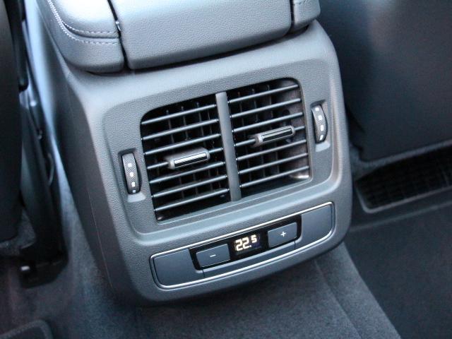 e-トロンGTクワトロ ベースグレード パーシャルレザー/テクノロジーPKG/20インチアルミ/マトリクスLEDライト/レーザーライト/ブレーキタングステンコーティング/レッドキャリパー/バング&オルフセンサウンド/プライバシーガラス/禁煙(49枚目)