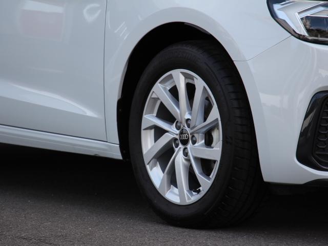 アルミホイール　１０スポークタービンスタイル　６．５Ｊ×１６／タイヤ１９５／５５Ｒ１６