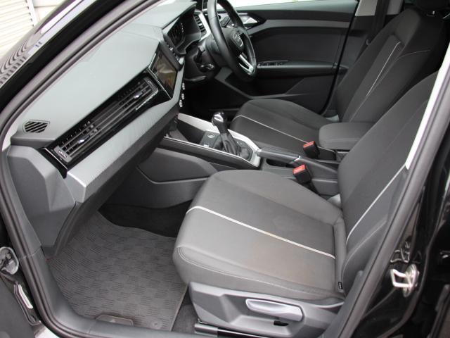 A1スポーツバック 25TFSI アドバンスド ナビゲーションPKG/コンビニエンス&アシスタンスPKG/スマートフォンインターフェイス/バックカメラ/アウディコネクト/バーチャルコックピット/アダプティブクルーズコントロール/ワンオーナー/禁煙(26枚目)