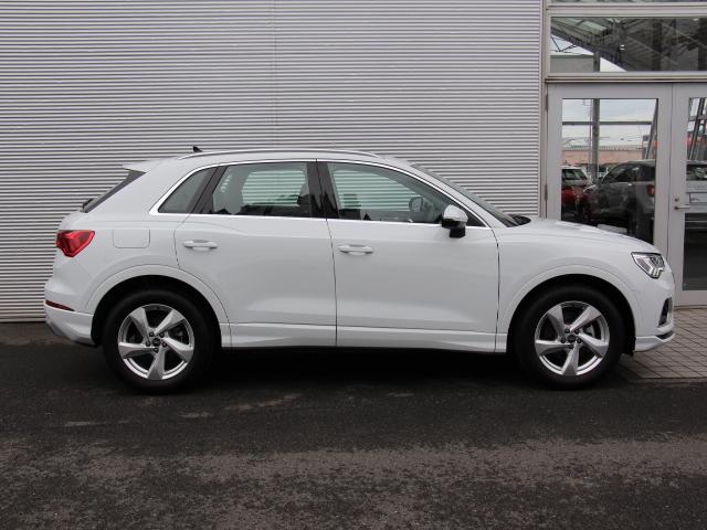 Q3 35TFSIアドバンスド 2025y型/パーシャルレザー/ラグジュアリーP/コンビニ&アシスタンスP/シートヒーター/スマホンインターフェイス/アップルカープレイ/アクティブクルコン/バーチャルコックピット/ワンオーナー/禁煙(5枚目)