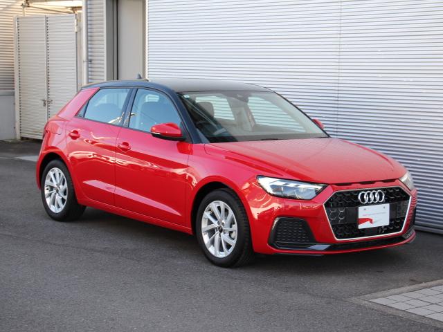 A1スポーツバック 25TFSI アドバンスド コンビニエンス&アシスタンスPK/ナビゲーションPK/スマートフォンインターフェイス/コントラストルーフ/アウディコネクト/ワイヤレスチャージング/アダプティブクルーズコントロール/ワンオーナー/禁煙(3枚目)