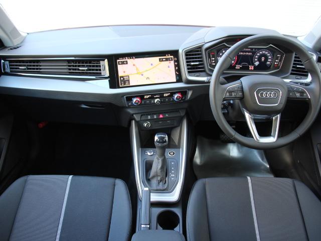 A1スポーツバック 25TFSI アドバンスド コンビニエンス&アシスタンスPK/ナビゲーションPK/スマートフォンインターフェイス/コントラストルーフ/アウディコネクト/ワイヤレスチャージング/アダプティブクルーズコントロール/ワンオーナー/禁煙(9枚目)