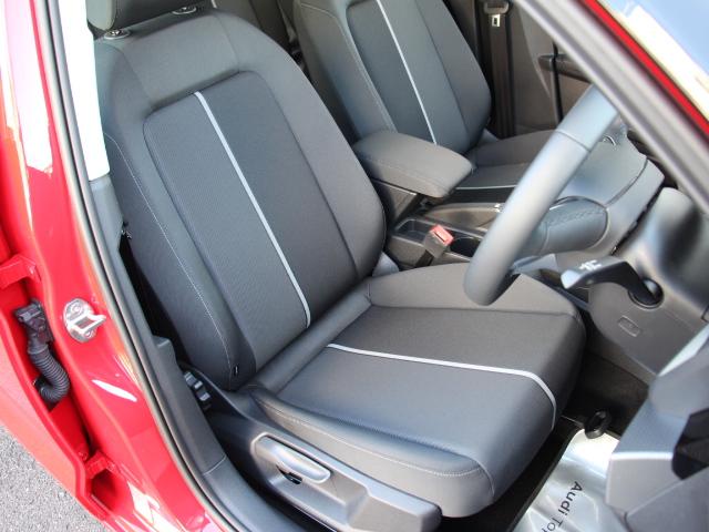 A1スポーツバック 25TFSI アドバンスド コンビニエンス&アシスタンスPK/ナビゲーションPK/スマートフォンインターフェイス/コントラストルーフ/アウディコネクト/ワイヤレスチャージング/アダプティブクルーズコントロール/ワンオーナー/禁煙(19枚目)