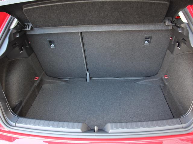 A1スポーツバック 25TFSI アドバンスド コンビニエンス&アシスタンスPK/ナビゲーションPK/スマートフォンインターフェイス/コントラストルーフ/アウディコネクト/ワイヤレスチャージング/アダプティブクルーズコントロール/ワンオーナー/禁煙(23枚目)