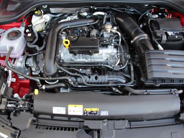 A1スポーツバック 25TFSI アドバンスド コンビニエンス&アシスタンスPK/ナビゲーションPK/スマートフォンインターフェイス/コントラストルーフ/アウディコネクト/ワイヤレスチャージング/アダプティブクルーズコントロール/ワンオーナー/禁煙(27枚目)