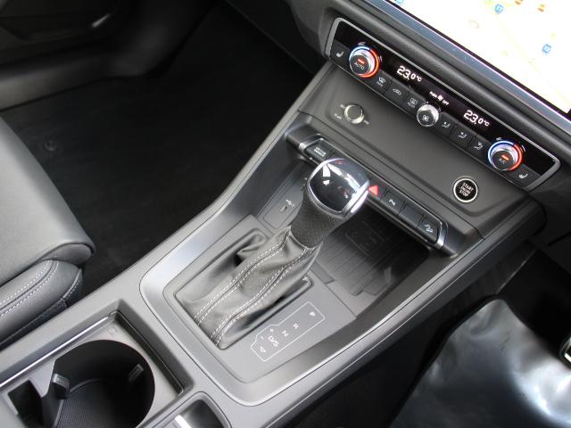 Q3 35TFSI Sライン パーシャルレザーシート/コンビニエンス&アシスタンスPKG/プラスPKG/スマートフォンインターフェイス/Apple CarPlay/ワイヤレスチャージ/19インチアルミ/ワンオーナー/禁煙(12枚目)
