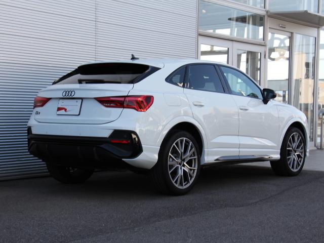 Ｑ３スポーツバック ハイスタイル　３５０台限定車／ＢｌａｃｋＳｔｙｌｅ／パーシャルレザー／ＯＰ２０インチアルミ／コンビニエンス＆アシスタンスＰＫＧ／プラスＰＫＧ／スマートフォンインターフェイス／プライバシーガラス／ダンピングサス／禁煙（6枚目）