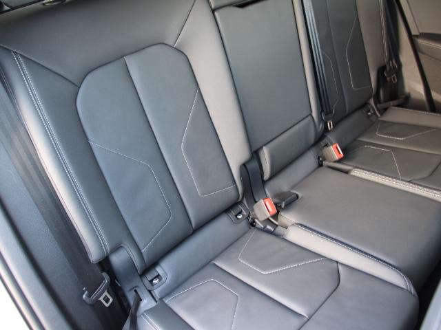 Ｑ３スポーツバック ハイスタイル　３５０台限定車／ＢｌａｃｋＳｔｙｌｅ／パーシャルレザー／ＯＰ２０インチアルミ／コンビニエンス＆アシスタンスＰＫＧ／プラスＰＫＧ／スマートフォンインターフェイス／プライバシーガラス／ダンピングサス／禁煙（24枚目）