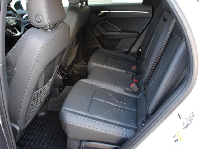 Ｑ３スポーツバック ハイスタイル　３５０台限定車／ＢｌａｃｋＳｔｙｌｅ／パーシャルレザー／ＯＰ２０インチアルミ／コンビニエンス＆アシスタンスＰＫＧ／プラスＰＫＧ／スマートフォンインターフェイス／プライバシーガラス／ダンピングサス／禁煙（26枚目）