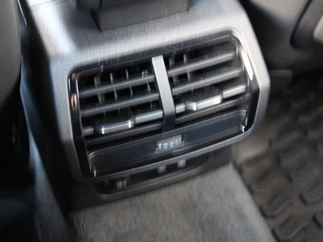 Ｑ３スポーツバック ハイスタイル　３５０台限定車／ＢｌａｃｋＳｔｙｌｅ／パーシャルレザー／ＯＰ２０インチアルミ／コンビニエンス＆アシスタンスＰＫＧ／プラスＰＫＧ／スマートフォンインターフェイス／プライバシーガラス／ダンピングサス／禁煙（27枚目）