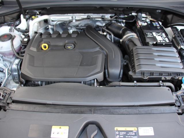 Ｑ３スポーツバック ハイスタイル　３５０台限定車／ＢｌａｃｋＳｔｙｌｅ／パーシャルレザー／ＯＰ２０インチアルミ／コンビニエンス＆アシスタンスＰＫＧ／プラスＰＫＧ／スマートフォンインターフェイス／プライバシーガラス／ダンピングサス／禁煙（32枚目）