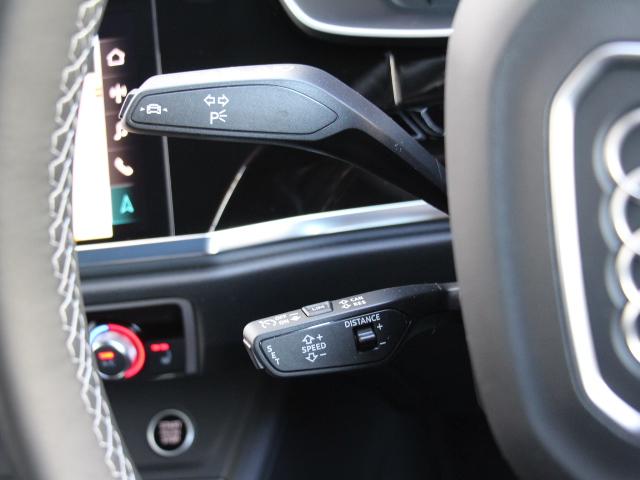 Ｑ３スポーツバック ３５ＴＦＳＩ　Ｓライン　２０２５ｙモデル／パーシャルレザー／コンビニエンス＆アシスタンスＰＫＧ／プラスＰＫＧ／スマートフォンインターフェイス／スマホ充電／バーチャルコックピット／アダプティブクルーズコントロール／禁煙（13枚目）